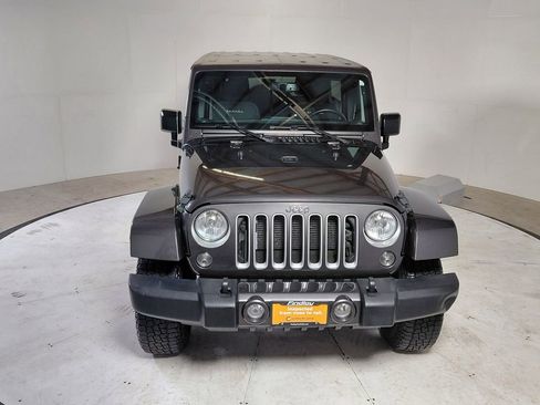 Used 2018 Jeep Wrangler Unlimited Sahara image 2