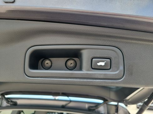 Used 2019 Honda Pilot Touring image 12