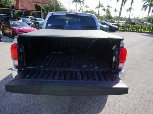Used 2018 Toyota Tacoma SR5 RWD image 11