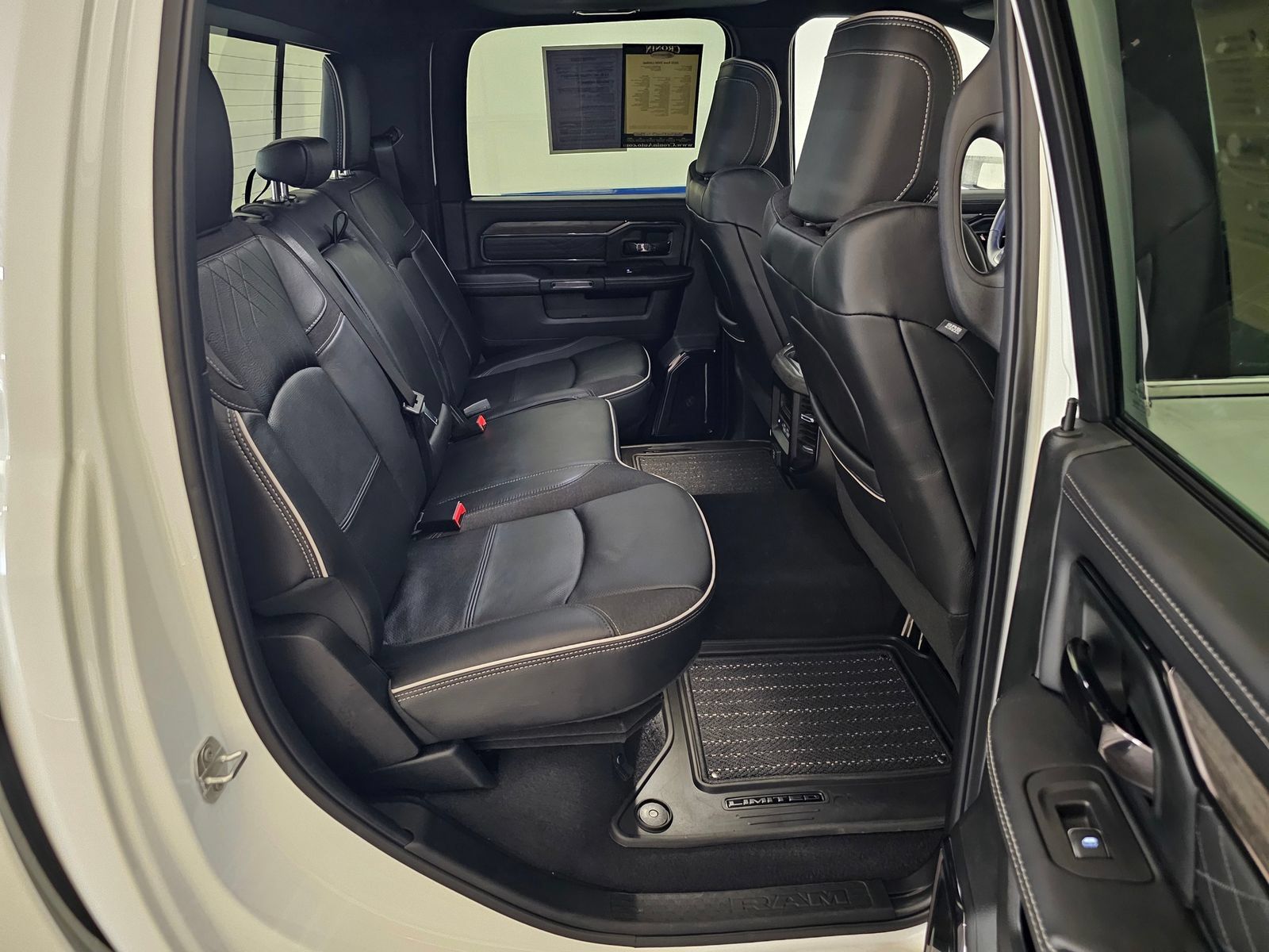 Used 2025 RAM 3500 Limited AWD/4WD image 29