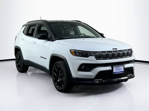 Used 2022 Jeep Compass Latitude w/ Convenience Group AWD/4WD image 3