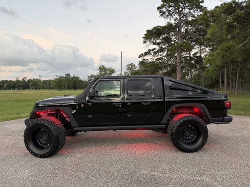Used 2022 Jeep Gladiator Rubicon w/ Trailer Tow Package AWD/4WD image 8