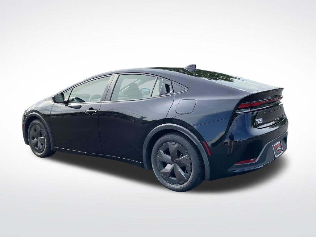 Used 2024 Toyota Prius LE FWD image 4