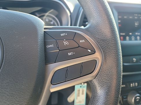 Used 2019 Jeep Cherokee Latitude w/ Popular Appearance Group image 28