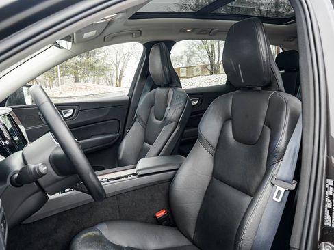 Used 2022 Volvo XC60 B5 Momentum w/ Advanced Package image 14