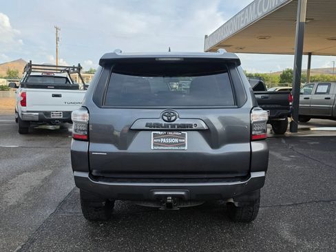 Used 2018 Toyota 4Runner SR5 AWD/4WD image 4