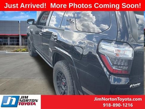 Used 2023 Toyota 4Runner TRD Off-Road Premium w/ Moonroof Package AWD/4WD image 6