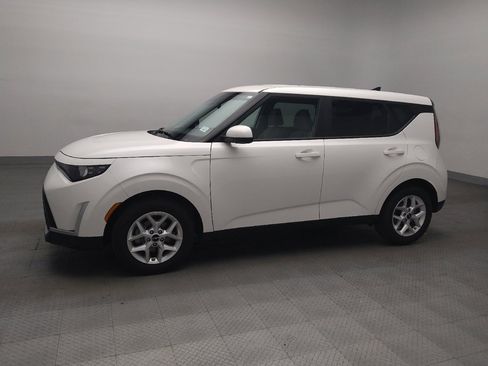 Used 2025 Kia Soul LX image 2