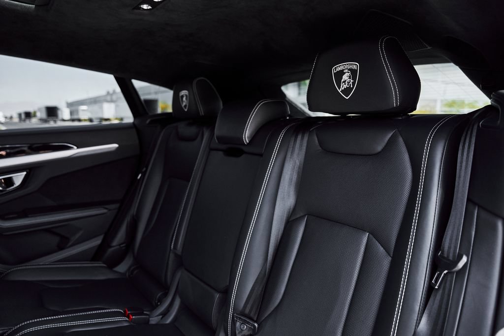 Used 2022 Lamborghini Urus AWD/4WD image 44
