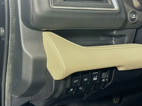 Used 2022 Subaru Ascent Limited w/ Technology Package image 10