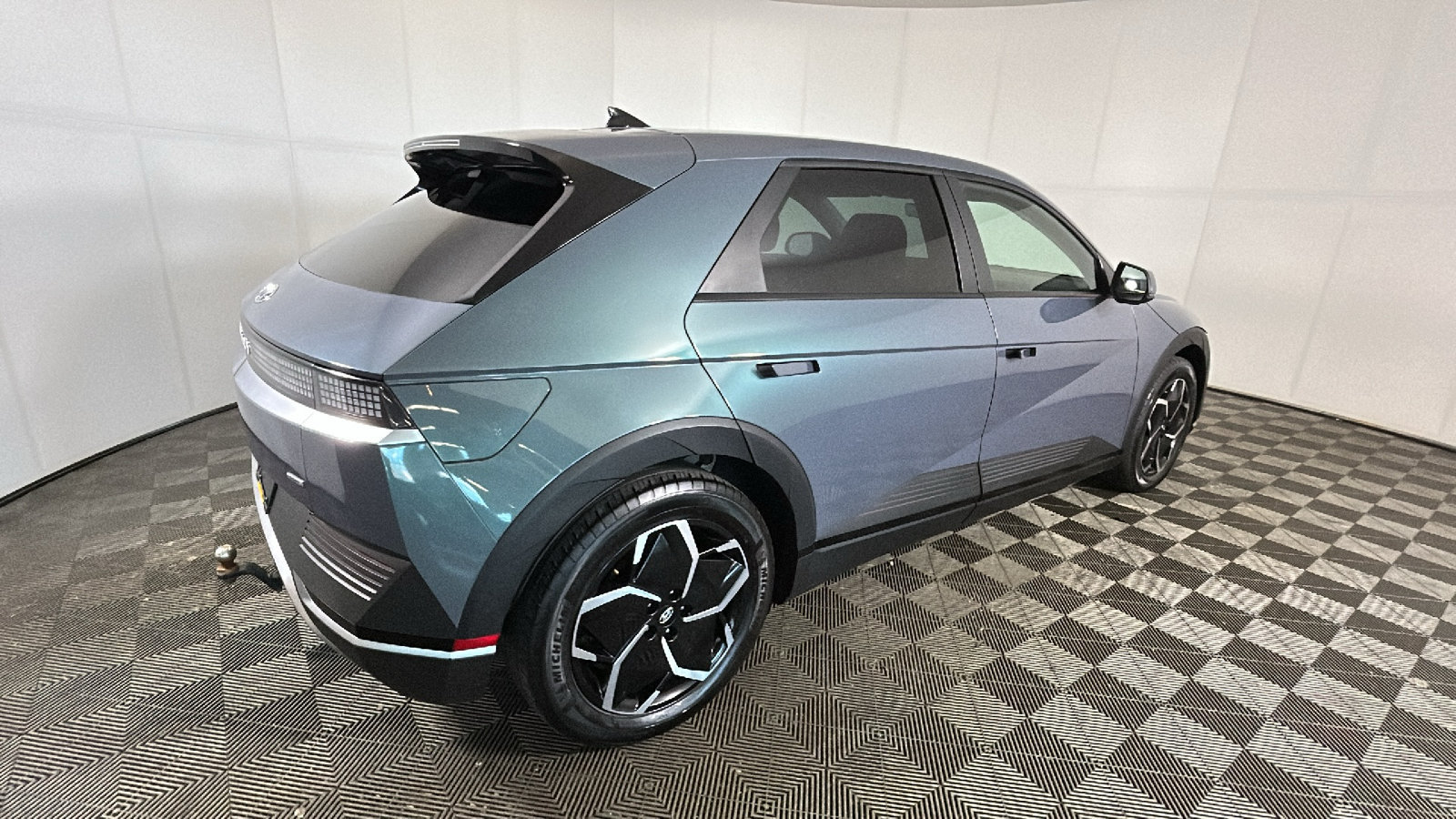 Used 2022 Hyundai Ioniq 5 SEL w/ Cargo Package AWD/4WD image 3