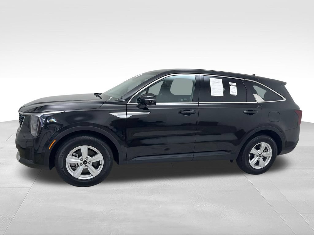 Used 2026 Kia Sorento LX FWD image 2