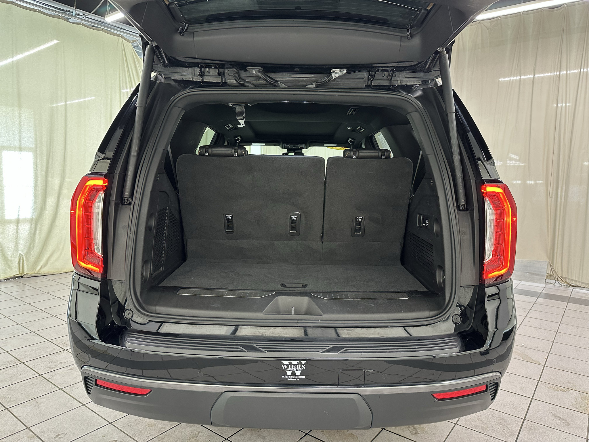 Certified 2023 GMC Yukon AT4 w/ Technology Package AWD/4WD image 8