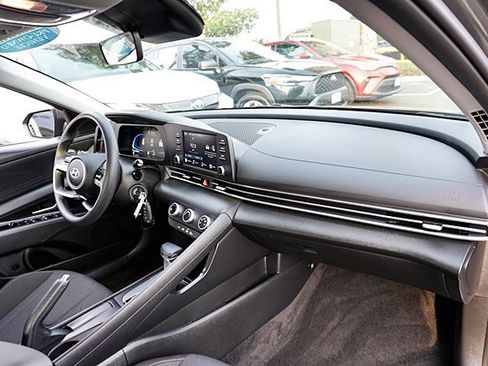 Certified 2026 Hyundai Elantra SE image 10