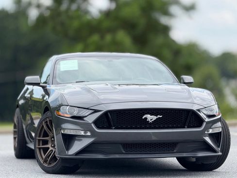 Used 2019 Ford Mustang GT RWD image 4