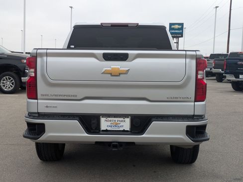 Used 2022 Chevrolet Silverado 1500 Custom image 4
