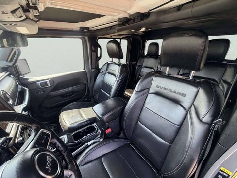 Used 2020 Jeep Gladiator Overland AWD/4WD image 17