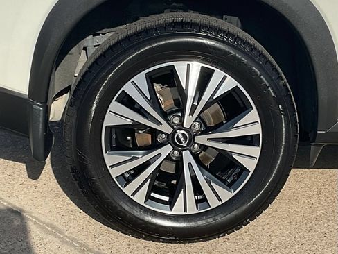 Used 2022 Nissan Rogue SV FWD image 14
