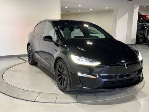 Used 2022 Tesla Model X Plaid image 12
