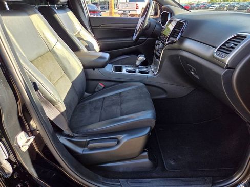 Used 2021 Jeep Grand Cherokee Laredo X RWD image 19