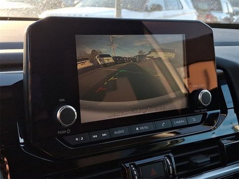 Used 2022 Nissan Pathfinder S image 18