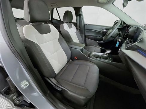 Certified 2025 Chevrolet Trax LS image 30