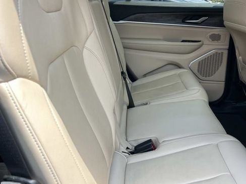 Used 2022 Jeep Grand Cherokee L Limited AWD/4WD image 27