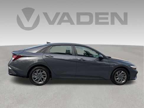 Used 2024 Hyundai Elantra SEL FWD image 25