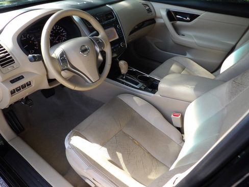 Used 2013 Nissan Altima 2.5 SL w/ Technology Pkg image 18