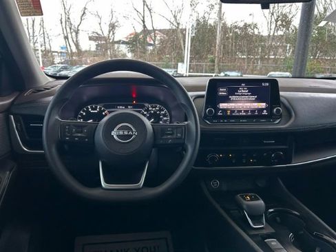 Used 2023 Nissan Rogue S image 9