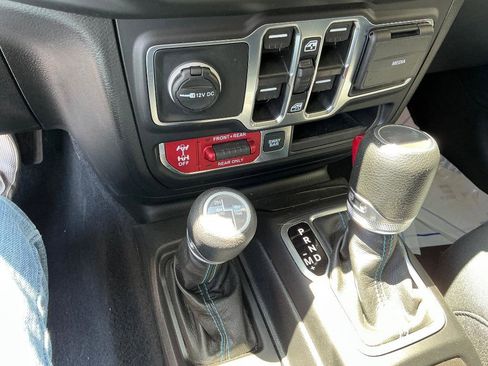 Used 2023 Jeep Wrangler Unlimited Rubicon 4xe w/ Cold Weather Group AWD/4WD image 20