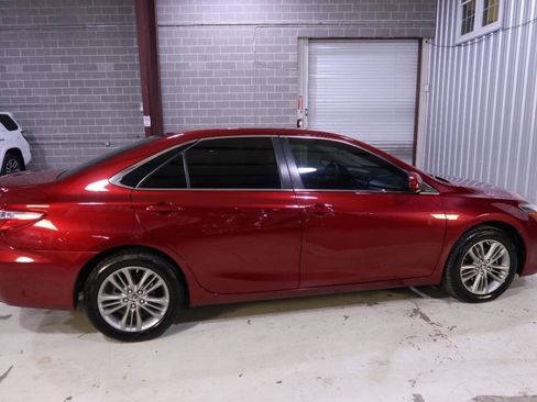 Used 2017 Toyota Camry SE image 6