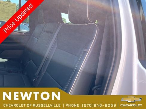 Used 2023 GMC Yukon XL SLT AWD/4WD image 36
