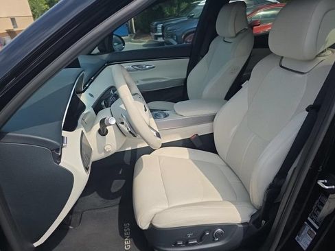 Used 2023 Genesis Electrified GV70 AWD/4WD image 5