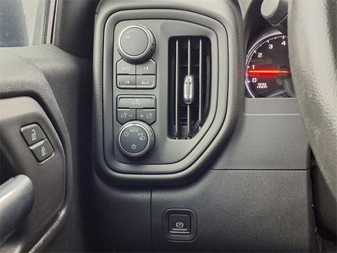 Used 2019 Chevrolet Silverado 1500 Custom w/ Custom Value Package image 18