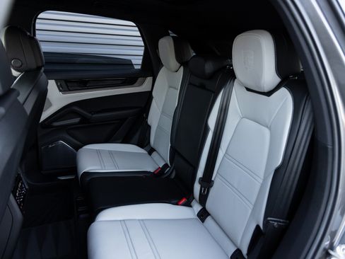 New 2026 Porsche Cayenne S image 27