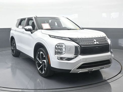 Used 2022 Mitsubishi Outlander SE image 9