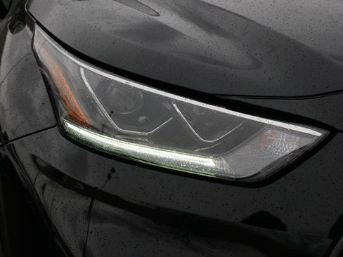 Used 2023 Toyota Highlander Limited image 16