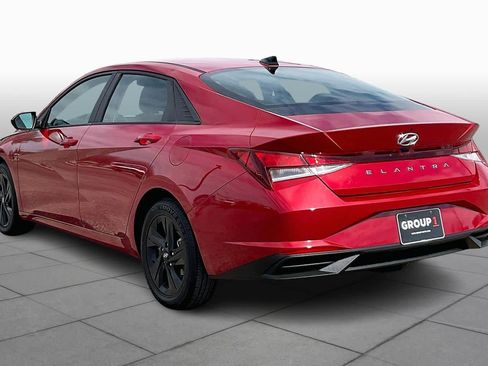 Used 2023 Hyundai Elantra SEL w/ Preferred Accessory Package image 10