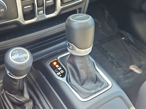 Used 2022 Jeep Gladiator Willys image 26