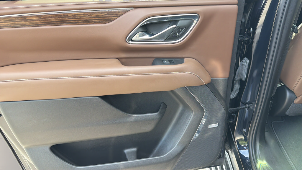 Used 2023 Chevrolet Suburban High Country w/ LPO, Illumination Package AWD/4WD image 25