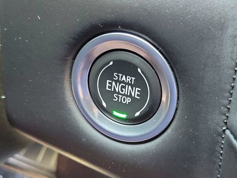 Used 2023 GMC Yukon Denali Ultimate AWD/4WD image 9