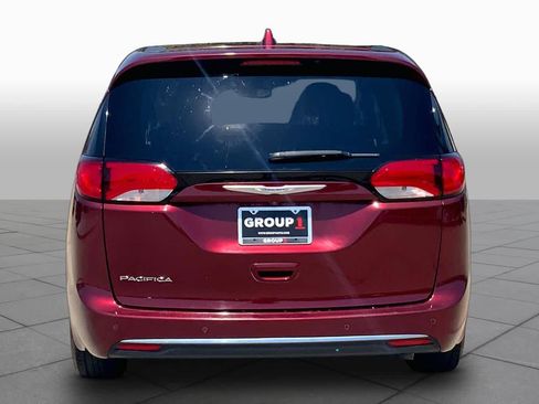 Used 2018 Chrysler Pacifica Touring Plus w/ Tire & Wheel Group FWD image 5