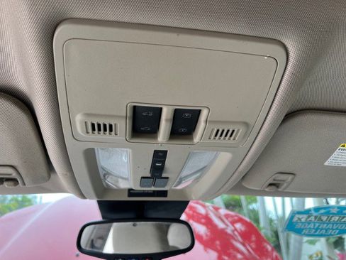 Used 2010 Cadillac SRX Luxury image 34