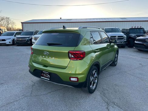Used 2021 Hyundai Venue SEL FWD image 5