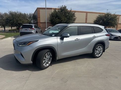 Used 2023 Toyota Highlander Limited image 7