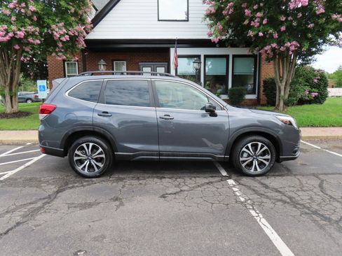 Used 2022 Subaru Forester Limited AWD/4WD image 9