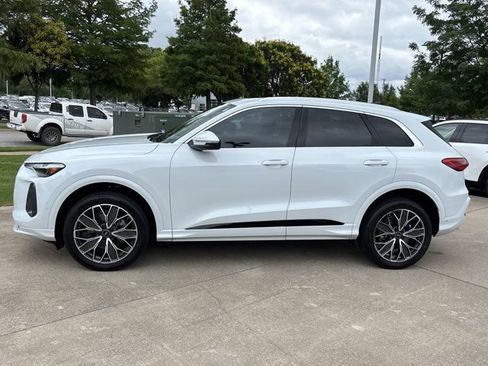 Used 2025 Audi Q5 Premium Plus w/ Premium Plus AWD/4WD image 11