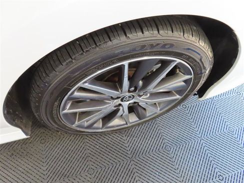 Used 2021 Toyota Camry XLE FWD image 9