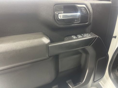 Used 2022 Chevrolet Silverado 2500 Custom w/ Custom Value Package image 6